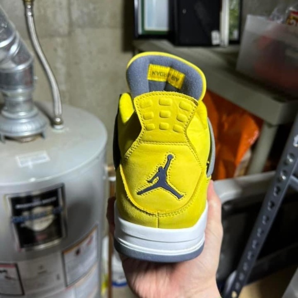 Jordans Retro 4 Lightning - Picture 4 of 4